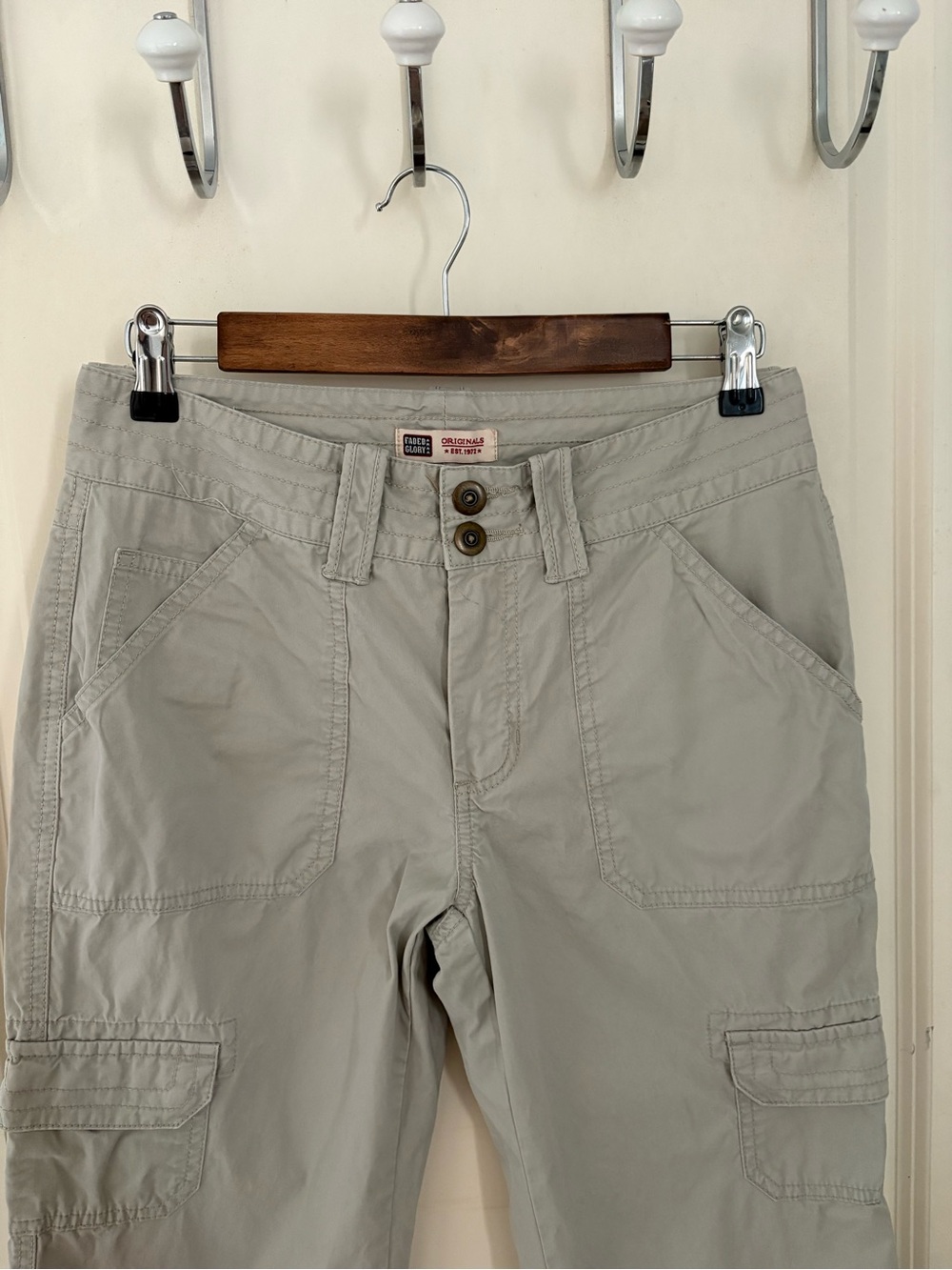 Y2K Faded Glory Women’s Light Gray Cargo Pants with Utility Pockets